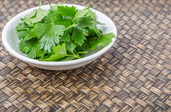 Taze Parlsey otlar bırakır