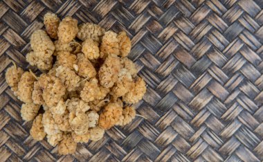 kurutulmuş beyaz dut