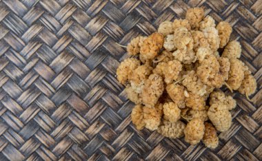 kurutulmuş beyaz dut