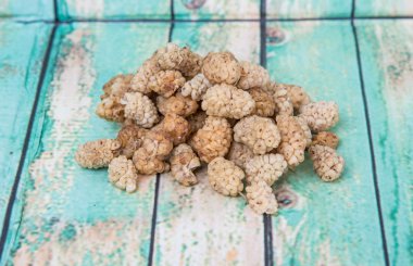 kurutulmuş beyaz dut