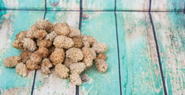 kurutulmuş beyaz dut