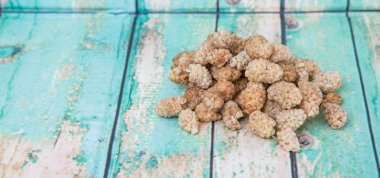 kurutulmuş beyaz dut