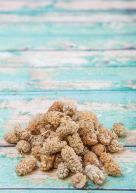 kurutulmuş beyaz dut