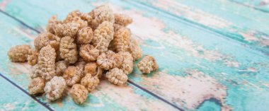 kurutulmuş beyaz dut