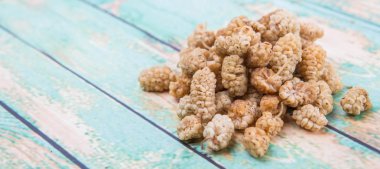 kurutulmuş beyaz dut