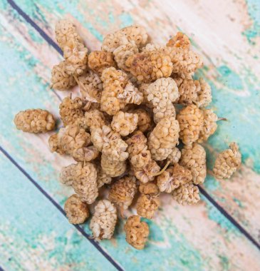 kurutulmuş beyaz dut