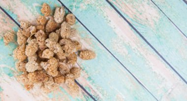 kurutulmuş beyaz dut