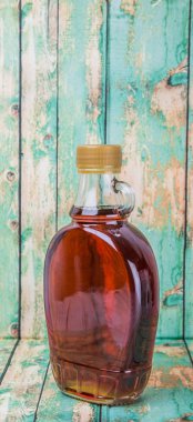 Akçaağaç şurubu şişe