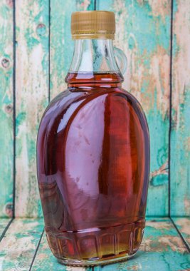 Akçaağaç şurubu şişe