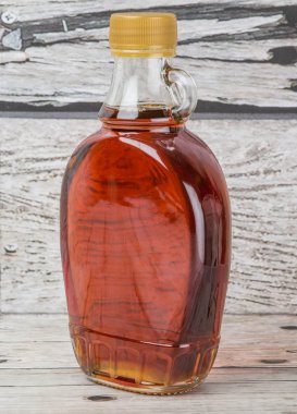 Akçaağaç şurubu şişe