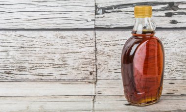 Akçaağaç şurubu şişe