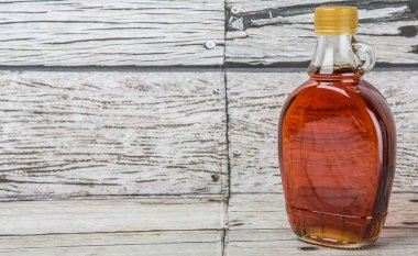 Akçaağaç şurubu şişe