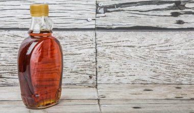 Akçaağaç şurubu şişe