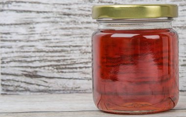 Akçaağaç şurubu Mason kavanoza