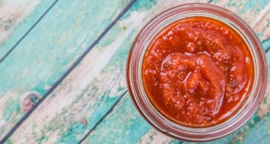 Spagetti sosu Mason kavanoza