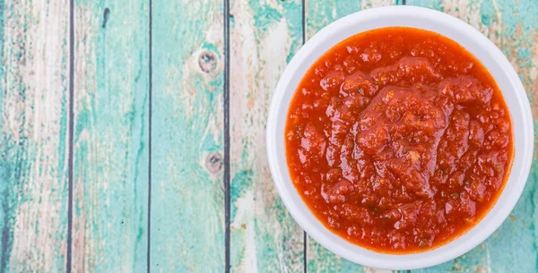 Spaghetti saus In witte kom — Stockfoto