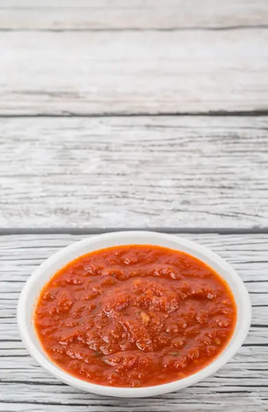 Spaghetti saus In witte kom — Stockfoto