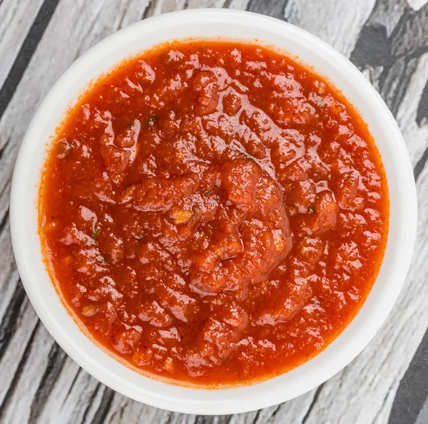 Spaghetti-Sauce in weißer Schüssel — Stockfoto