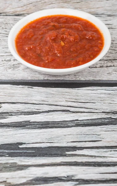 Spaghetti saus In witte kom — Stockfoto