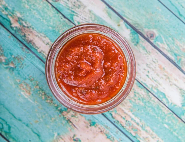 Spaghetti salsa in vaso massone — Foto Stock