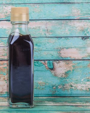Bir şişe balsamik sirke
