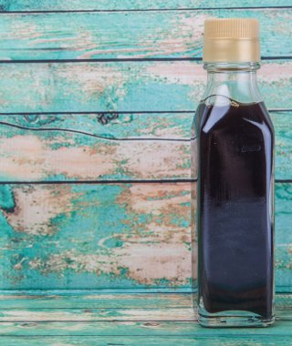 Bir şişe balsamik sirke