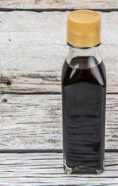 Bir şişe balsamik sirke