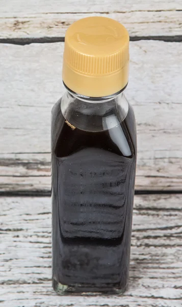 Eine Flasche Balsamico-Essig — Stockfoto