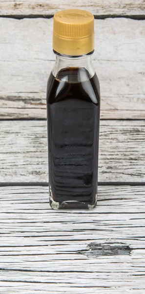 バルサミコ酢のボトル — ストック写真