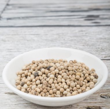 Beyaz kase beyaz biber