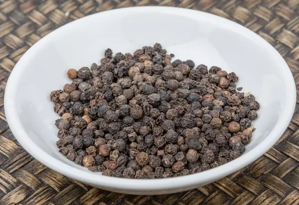 Black Peppercorn In White Bowl — Stock Photo, Image