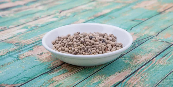 White Peppercorn In White Bowl — Stock Photo, Image