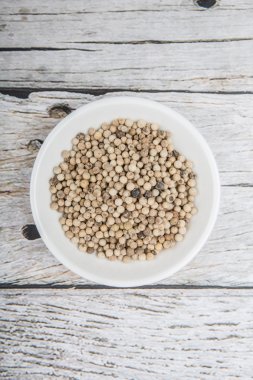 Beyaz kase beyaz biber