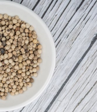 Beyaz kase beyaz biber