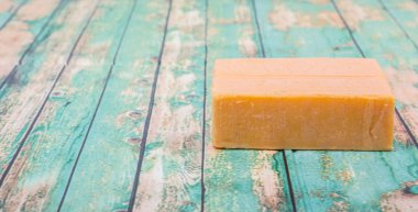 Çedar peyniri bir blok