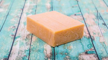 Çedar peyniri bir blok