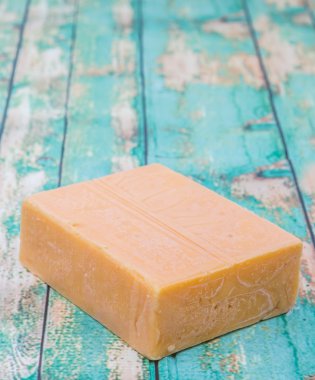 Çedar peyniri bir blok