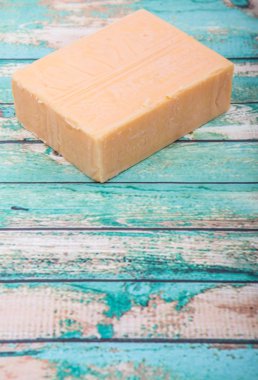 Çedar peyniri bir blok