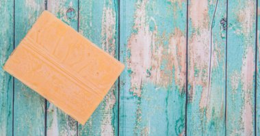 Çedar peyniri bir blok