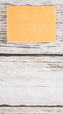 Çedar peyniri bir blok