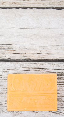 Çedar peyniri bir blok