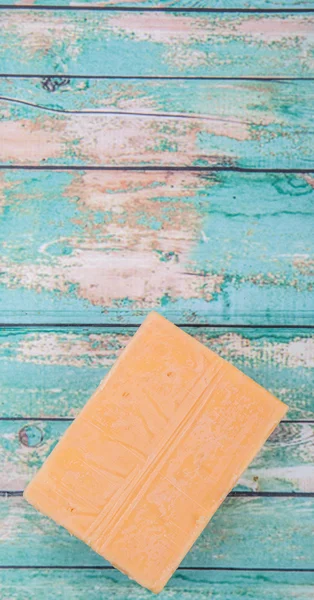 Egy blokk Cheddar sajt — Stock Fotó