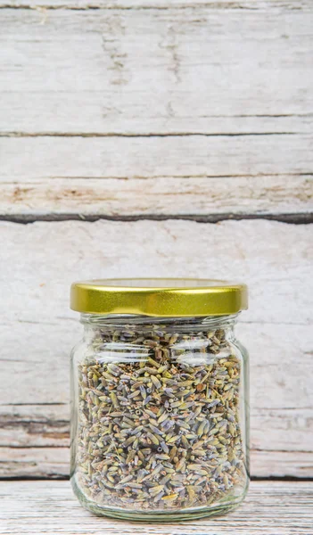 Сушеный лавандовый травяной чай — стоковое фото
