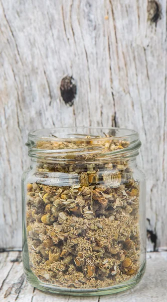Сушеный ромашковый травяной чай — стоковое фото
