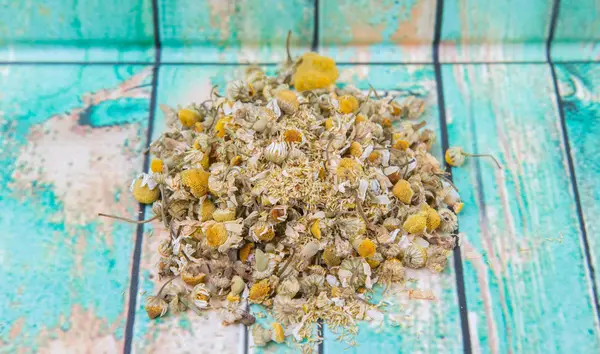 Kurutulmuş papatya bitkisel çay