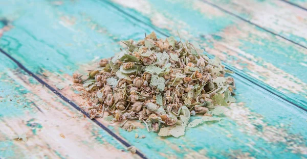 Травяной чай из сушеной Линден — стоковое фото
