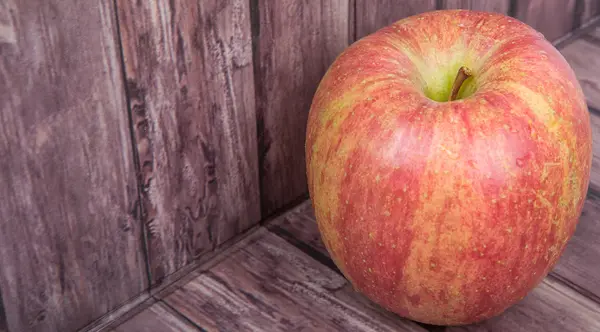 Японский Fuji Apple — стоковое фото