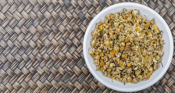 Kurutulmuş papatya bitkisel çay