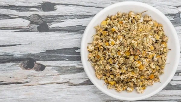 Kurutulmuş papatya bitkisel çay