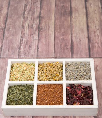 Kurutulmuş bitkisel çay seti